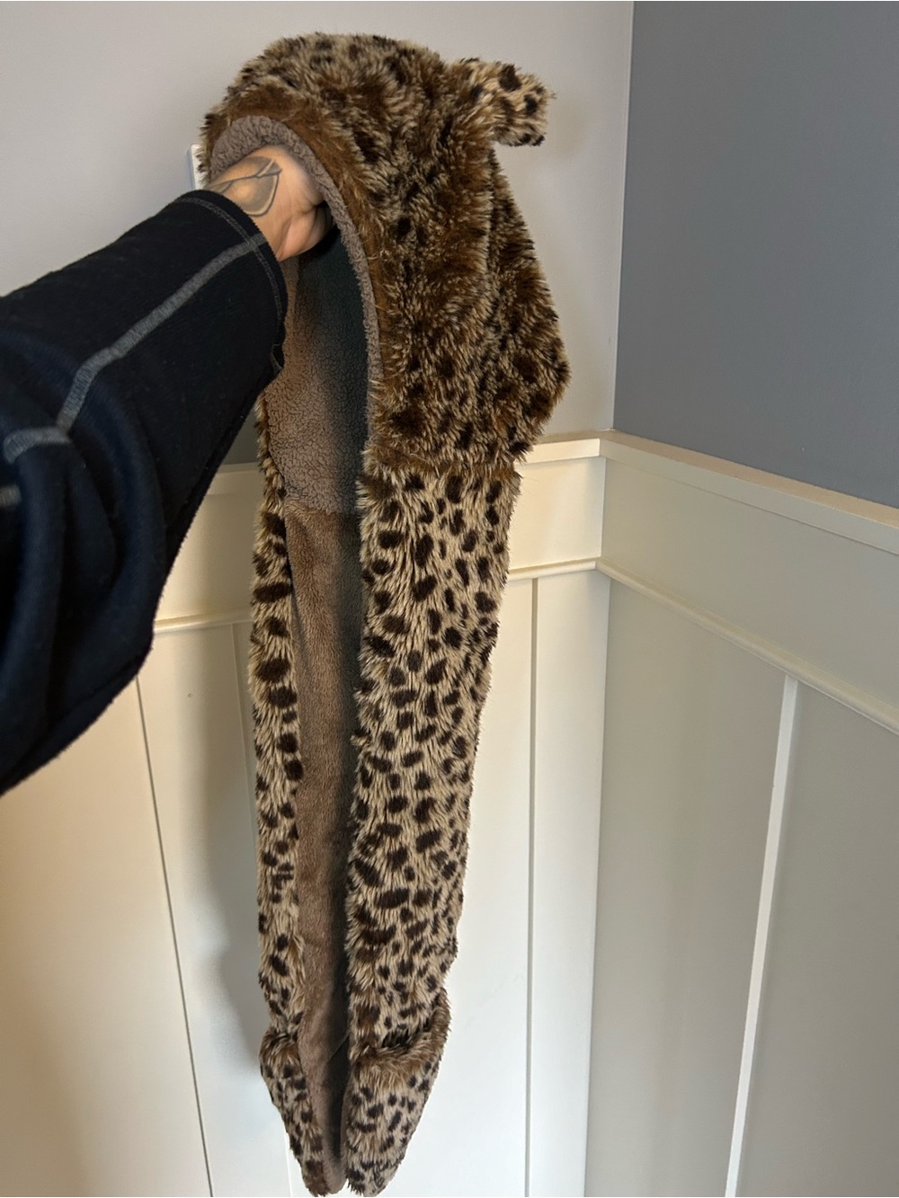 Vintage Aldo sherpa fleece lined leopard fur hat accessory - Picture 9 of 10